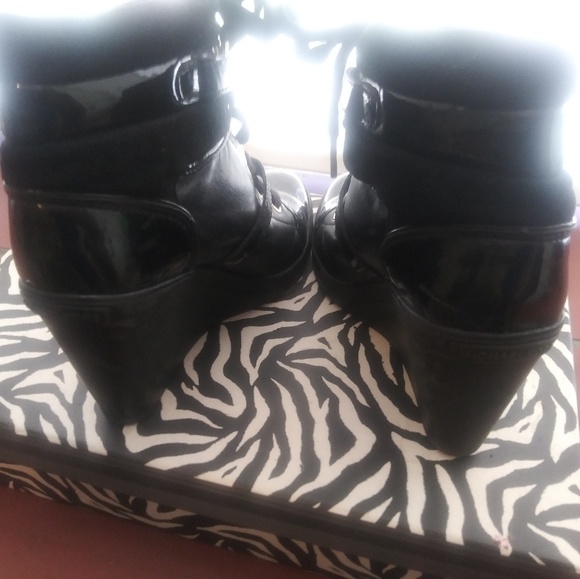 Michael Kors Boot/Platforms - Picture 2 of 6
